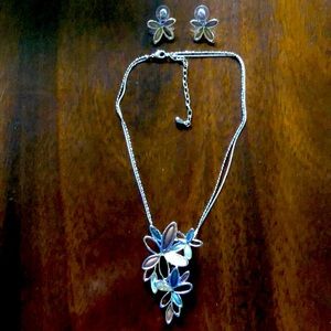🌺Gorgeous Flower Silver Necklace/Earring Set🌺
